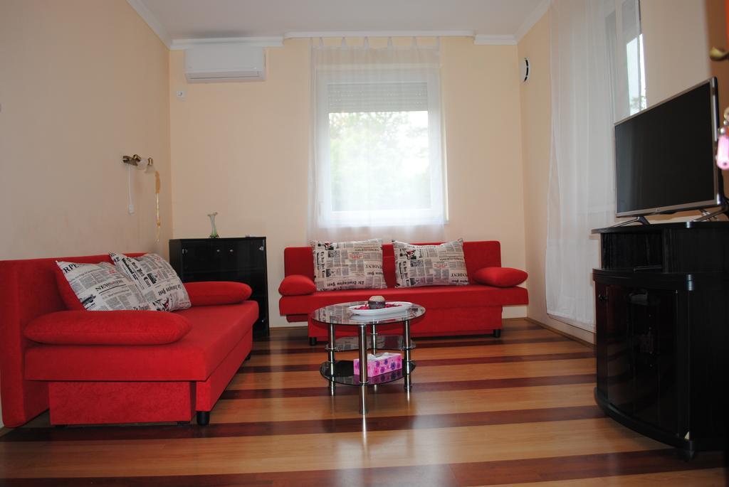 4 Lurko Apartman Uj Apartment ไฮจ์ดุสโซบอสโล ภายนอก รูปภาพ